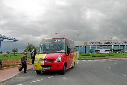 Die Haltestelle der Überlandbusse am Krankenhaus in Inca.