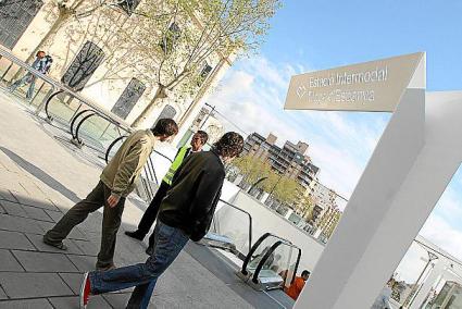 Die Estació Intermodal ist ein unterirdischer Bus- und Bahnhof an der Plaça d'Espanya