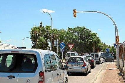 Eine intelligente Ampelschaltung soll Staus am Sóller-Kreisel verhindern. Die Lichtsignalanlage blinkt hauptsächlich gelb