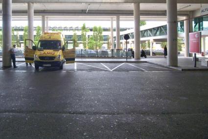 Die Notaufnahme vor dem Krankenhaus Son Espases in Palma de Mallorca.