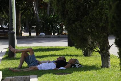 Sogar mitteleuropäische Touristen lernen inzwischen den Schatten lieben.