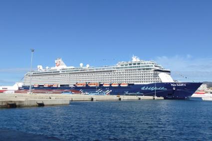 Die "Mein Schiff 4" zu Gast im Hafen von Palma.