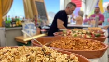 Bei der Nautik- und Tintenfischmesse "Fira de la Sípia" in Port d'Alcúdia wird Kulinarik und vieles mehr geboten.